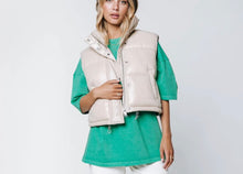 Laden Sie das Bild in den Galerie-Viewer, Colourful Rebel Qwen Bodywarmer
