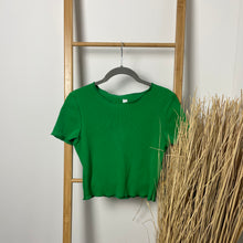 Laden Sie das Bild in den Galerie-Viewer, Cropped Basic Shirt Melvi
