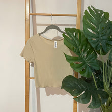 Laden Sie das Bild in den Galerie-Viewer, Cropped Basic Shirt Melvi
