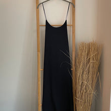 Laden Sie das Bild in den Galerie-Viewer, Maxikleid Spari
