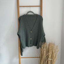 Laden Sie das Bild in den Galerie-Viewer, Strick Cardigan Leah
