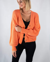 Laden Sie das Bild in den Galerie-Viewer, Strick Cardigan Leah
