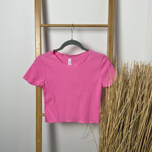 Laden Sie das Bild in den Galerie-Viewer, Cropped Basic Shirt Melvi
